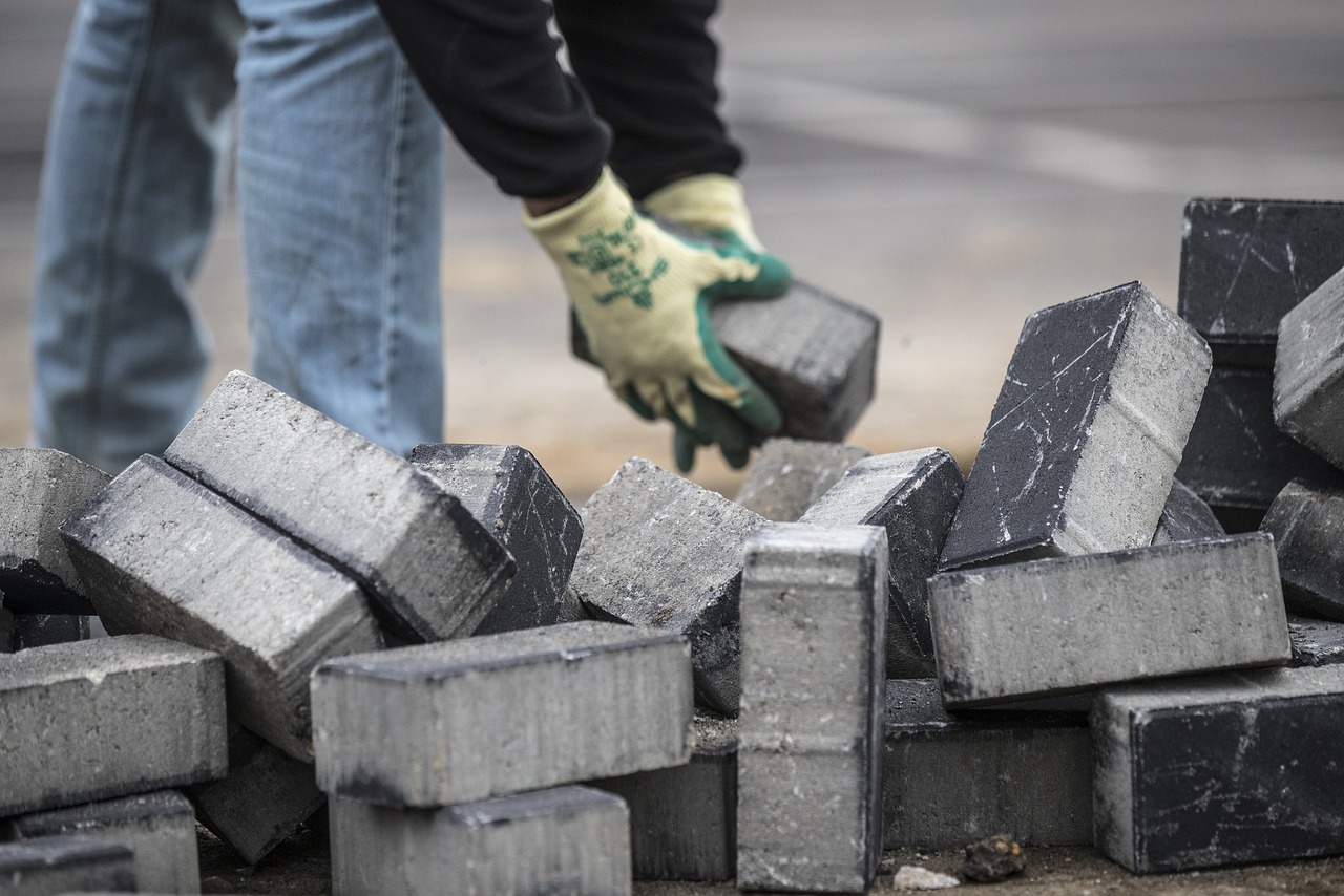 Porotherm, silikaty czy beton komórkowy – co wybrać na ściany domu jednorodzinnego?